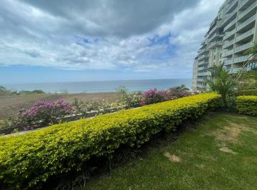 Apartamento · 235m² · 3 Recámaras · 1 Estacionamientos · Venta y Alquiler de Apartamento en P. H. Punta Caelo San Carlos