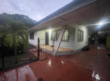 Casa · 200m² · 5 Recámaras · 3 Estacionamientos · Se Vende Casa en Aguadulce
