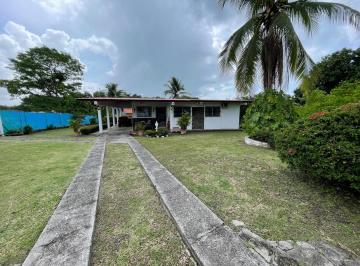 Casa · 215m² · 3 Recámaras · 4 Estacionamientos · Se Vende Residencia de Playa - Gorgona