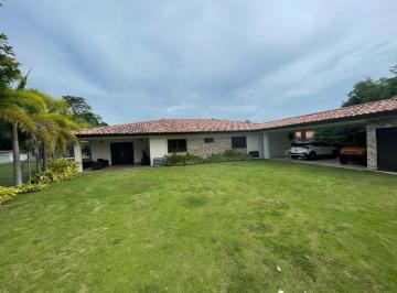 Casa · 635m² · 4 Recámaras · 3 Estacionamientos · Se Vende Residencia en Coronado