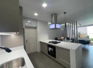 Apartamento · 113m² · 2 Recámaras · 2 Estacionamientos · Alquiler en Av Balboa - PH Element Remodelado Incluye Los Servicios