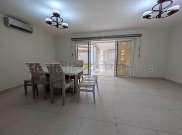 Casa de 3 habitaciones, Panamá · Venta de Casa en Versalles