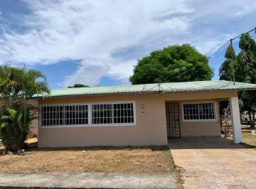 Casa · 400m² · 3 Recámaras · 2 Estacionamientos · Vendo Casa Amplia en David - La Riviera Acuario