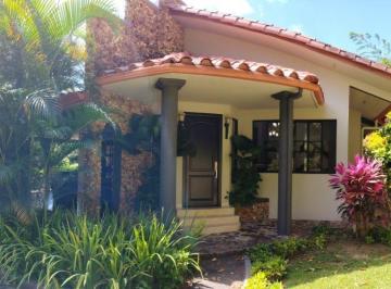 Casa de 2 habitaciones, Chame · Altos del Maria Casa Impecable Lista Para Ocupar