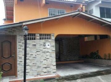 Casa · 110m² · 4 Recámaras · 2 Estacionamientos · Venta de Casa con Circuito Cerrado en Condado del Rey