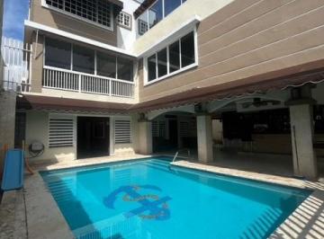 Casa · 500m² · 5 Recámaras · 4 Estacionamientos · Venta Casa en Brisas del Golf con Piscina