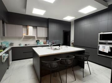 Casa · 560m² · 4 Recámaras · 4 Estacionamientos · Alquiler Casa en Costa del Este, La Antigua