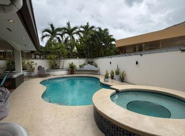 Casa · 560m² · 4 Recámaras · 4 Estacionamientos · Venta Casa en Costa del Este, La Antigua
