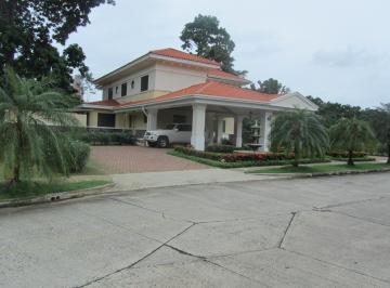 Terreno / Lote · 850m² · 4 Recámaras · 4 Estacionamientos · Camino de Cruces - Casa en Alquiler o Venta