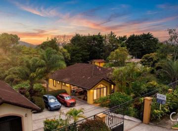 Casa de 2 habitaciones, Boquete · Casa con Vista a Las Montañas en Venta en Alto Lino, Boquete