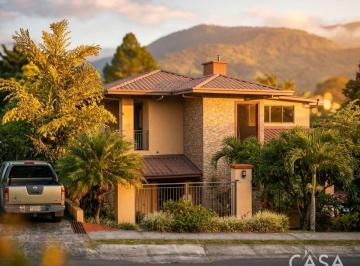 Casa de 8 habitaciones, Boquete · Villa de Lujo Estilo Boutique con 8 Suites en Venta en Los Cabezos, Boquete