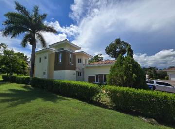Casa · 290m² · 3 Recámaras · 2 Estacionamientos · Venta de Casa en PH Tucán Country Club, Cocolí