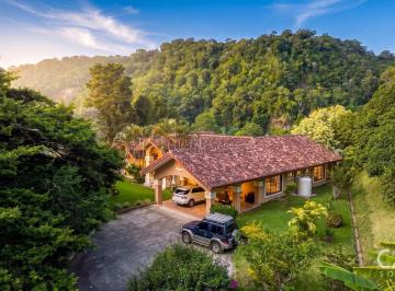 Casa de 6 habitaciones, Boquete · Complejo Familiar de Lujo en Venta en Valle Escondido, Boquete - Dos Villas con 6 Recámaras y Vistas