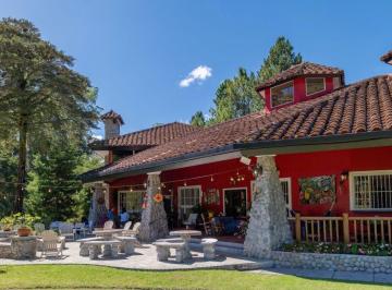 Casa de 10 habitaciones, Volcan · Hacienda Privada de Montaña con Río, Lagos y Lodge de Lujo