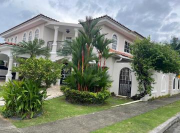 Casa · 380m² · 3 Recámaras · 2 Estacionamientos · Costa del Este - Casa en Alquiler en Costa Bay