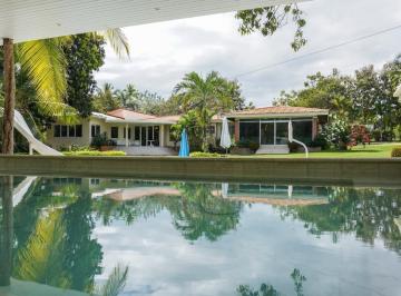 Casa · 10245m² · 9 Recámaras · 4 Estacionamientos · Vendo Casa Santa Clara