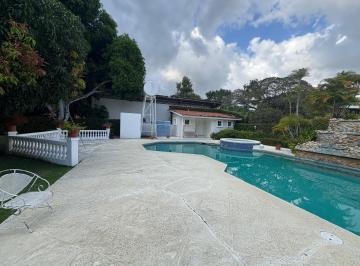 Casa · 4000m² · 11 Recámaras · 4 Estacionamientos · Vendo Casa Santa Clara