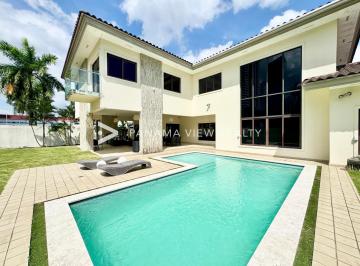 Casa · 892m² · 4 Recámaras · 5 Estacionamientos · Paseo del Parque / Costa del Este / Venta