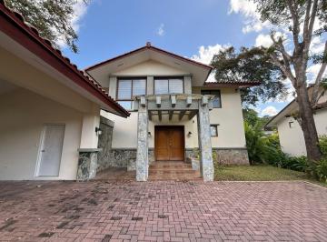 Casa · 454m² · 4 Recámaras · 4 Estacionamientos · Alquiler de Casa en Clayton - PH Los Senderos de Camino de Cruces