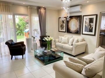 Casa de 3 habitaciones, Panamá · Se Vende Casa en Quintas de Versalles