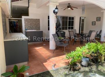 Casa de 3 habitaciones, Panamá · Amplia Casa en Venta en Costa del Este