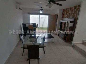 Casa de 3 habitaciones, San Miguelito · Amplia Casa en Venta en Brisas del Golf