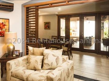 Casa de 5 habitaciones, San Miguelito · Amplia Casa en Venta en Brisas del Golf
