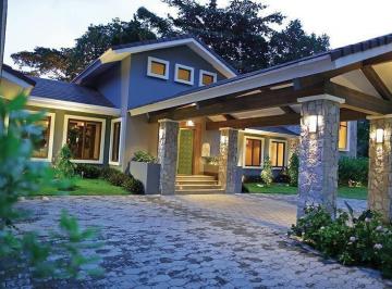 Casa · 750m² · 5 Recámaras · 5 Estacionamientos · Casa Mansión en El Valle Hermosa