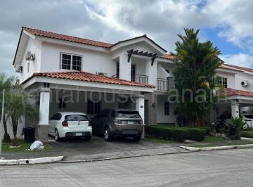 Casa de 4 habitaciones, Panamá · Amplia Casa en Alquiler en Versalles