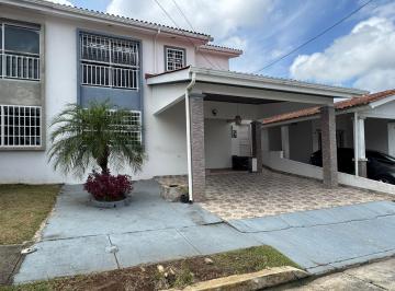 Casa · 3 Recámaras · 2 Estacionamientos · Alquilo Casa P. H. Versalles del Oeste La Chorrera