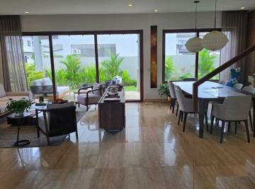 Casa de 4 habitaciones, Panamá · Casa con 4 Habitaciones en Venta, 360 m² en Santa María