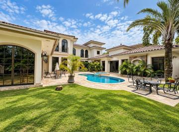 Casa · 1200m² · 5 Recámaras · 4 Estacionamientos · Casa en Costa del Este Mansion 1337 m² con Pisicna Balmoral