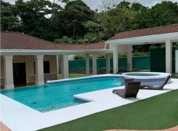 Casa · 500m² · 4 Recámaras · 4 Estacionamientos · Alquiler o Venta Casa en Clayton Camino de Cruces