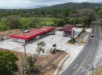 Apartamento · 2000m² · 10 Estacionamientos · Venta de Negocio. De. Estación de Gasolina y Tienda de Conveniencia