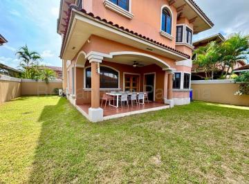 Casa de 4 habitaciones, Panamá · Vendo Casa en El Doral en Costa Sur. 421 m²
