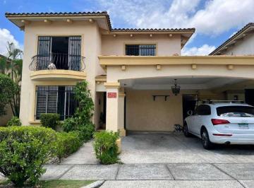 Casa · 374m² · 3 Recámaras · 2 Estacionamientos · Venta de Casa en Condado del Rey Residencial Paseo Dorado 374 m² Jp