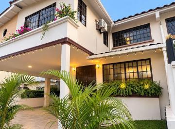 Casa de 3 habitaciones, San Miguelito · Venta de Casa Dos Pisos en Altos de Panamá $339k