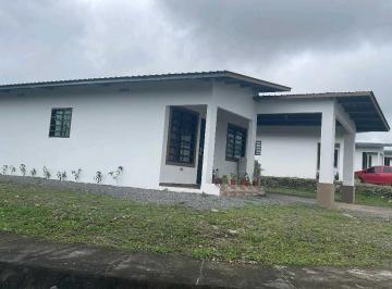 Casa · 450m² · 3 Recámaras · 1 Estacionamientos · Alquiler de Casa en Boquete. 3 Recamaras Basia