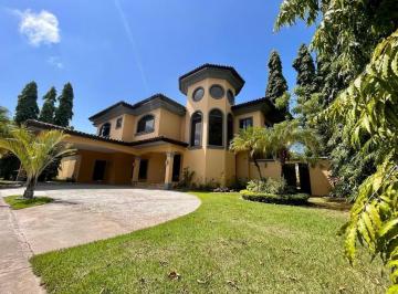 Casa · 468m² · 4 Recámaras · 4 Estacionamientos · Casa Costa del Este Grande 4 Rec Antigua Amplia E Iluminada Mld