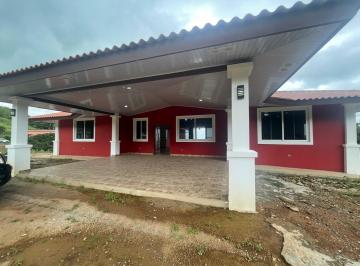 Casa · 250m² · 4 Recámaras · 10 Estacionamientos · Se Vende Casa en Lajas Coronado