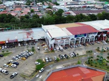 Local comercial · 2600m² · 2 Recámaras · Local de 2600 m Centro Comercial Los Pueblos