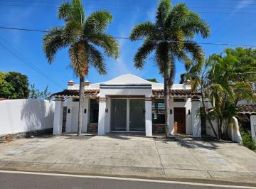 Casa de 1 habitación, Pedasí · Venta de Casa de Concepto Abierto en El Centro de Pedasi, Inversion