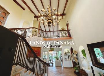 Casa de 6 habitaciones, San Carlos · Mansion en San Carlos