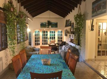 Casa · 1603m² · 4 Recámaras · 3 Estacionamientos · Vendo Casa en Urb. Las Cumbres, Naturaleza Privilegiada