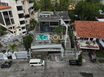 Casa · 800m² · 4 Recámaras · 4 Estacionamientos · Se Vende Lujosa Casa en Punta Paitilla