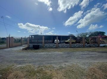 Casa · 242m² · 5 Recámaras · 4 Estacionamientos · Se Vende Casa en Gorgona