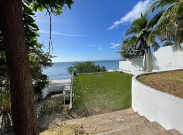 Casa · 700m² · 4 Recámaras · 6 Estacionamientos · Se Vende Casa en Costa Esmeralda
