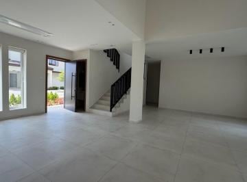 Casa · 400m² · 3 Recámaras · 4 Estacionamientos · Venta de Casa Unifamiliar en PH The Woods, Santa María