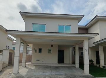 Casa de 3 habitaciones, Panamá · Alquiler Venta Casa Altos del Parque