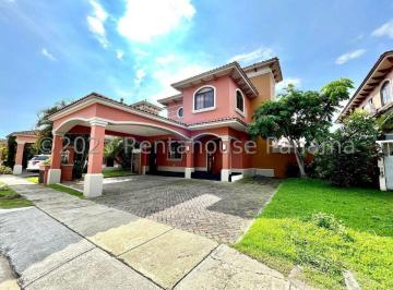 Casa de 4 habitaciones, Panamá · Alquiler de Casa en Costa Sur